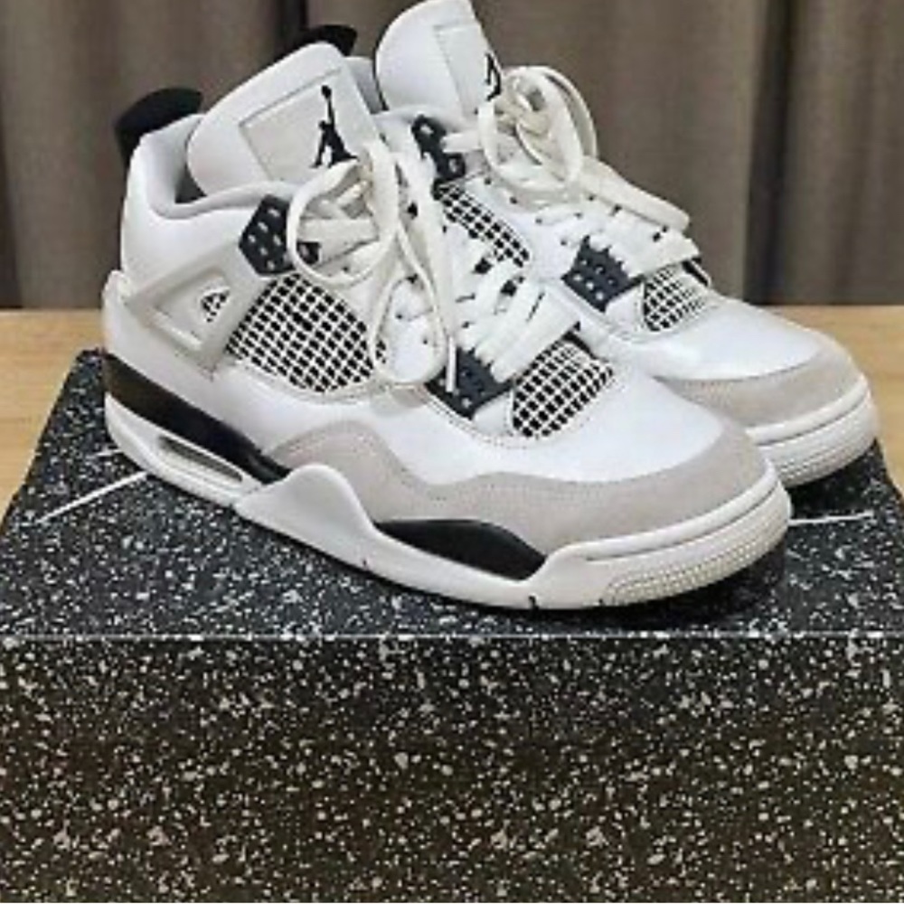 Military blacks Jordan 4